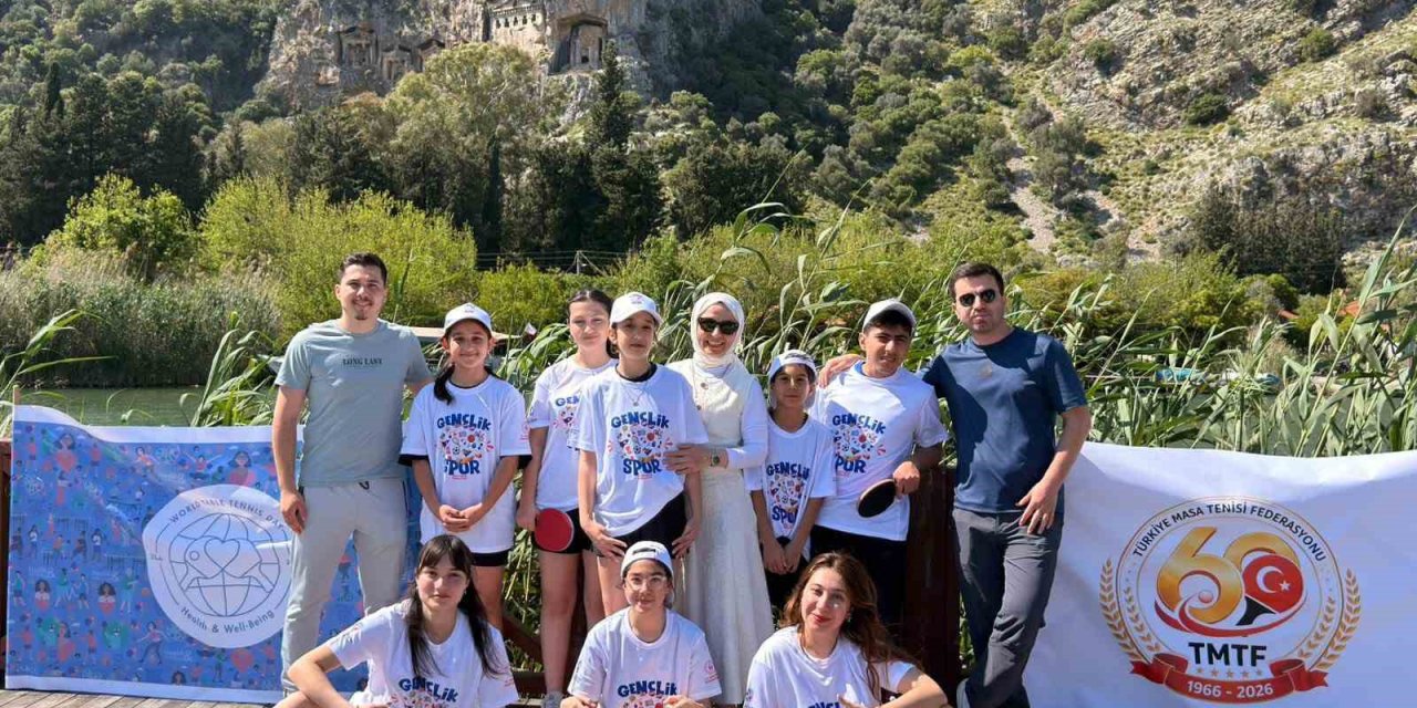 Dalyan’da masa tenisi doğayla buluştu