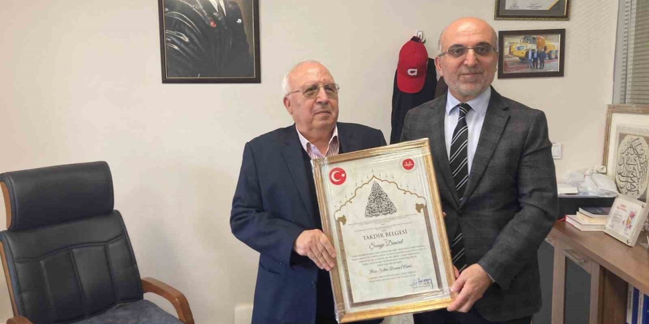 Cami yaptıran hayırsever iş insanlarına takdir belgesi takdim edildi