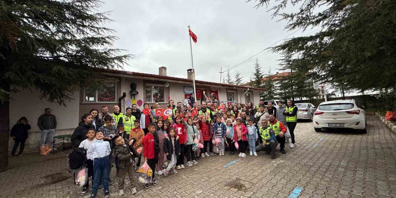 Motosiklet tutkunları çocukları unutmadı