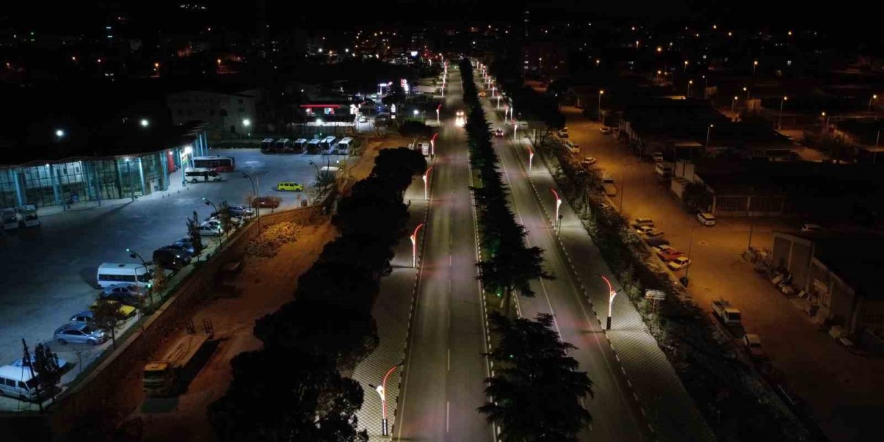 Ay-yıldızlı ışıklar Demirci’yi aydınlattı