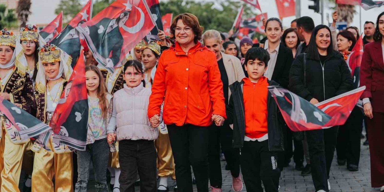 Didim’de bayram coşkusu sokaklara taştı