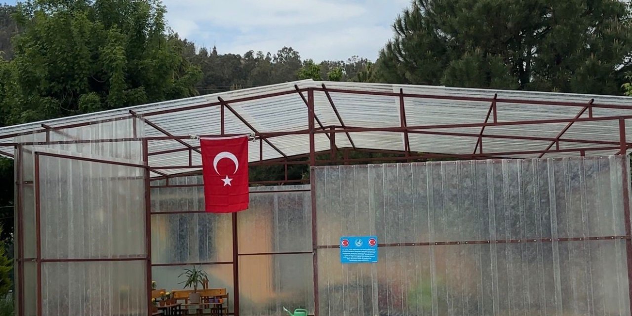 Ülkü Ocakları’ndan özel öğrencilerin okuluna 23 Nisan hediyesi sera