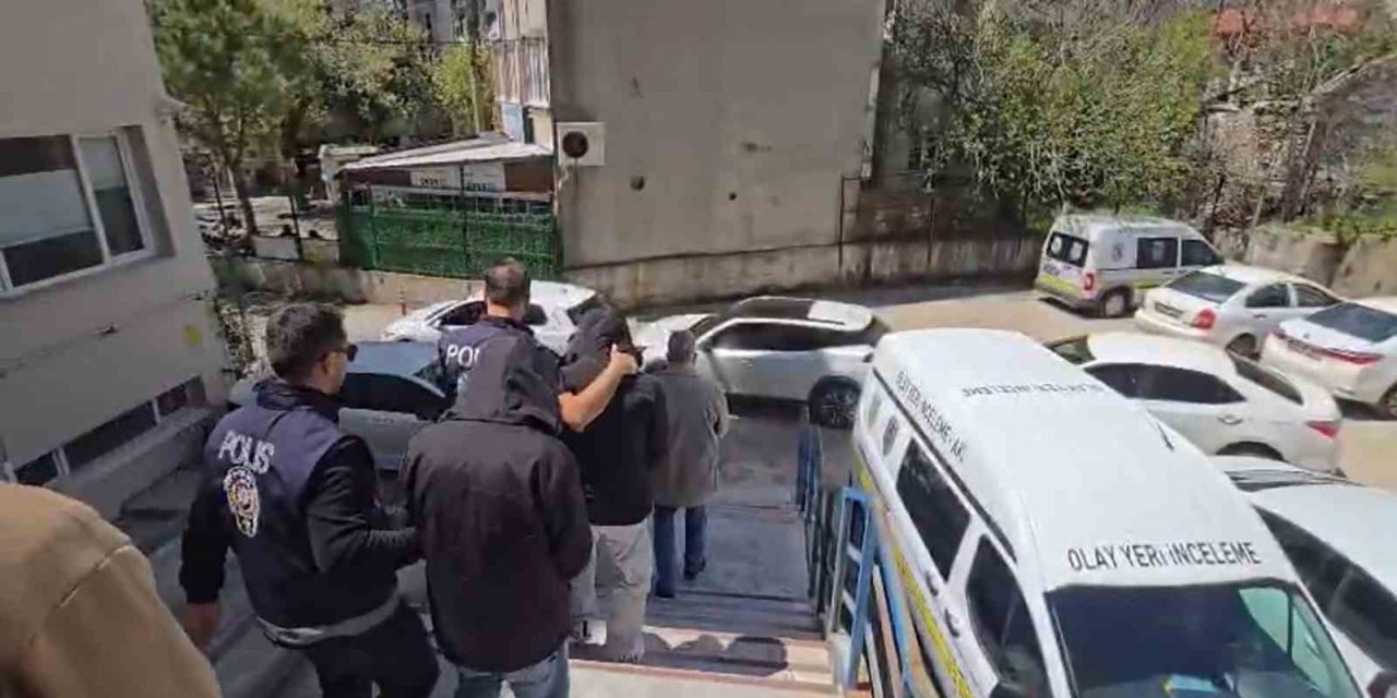 Sosyal medya üzerinden fuhuşa aracılık yapan 5 şüpheli yakalandı