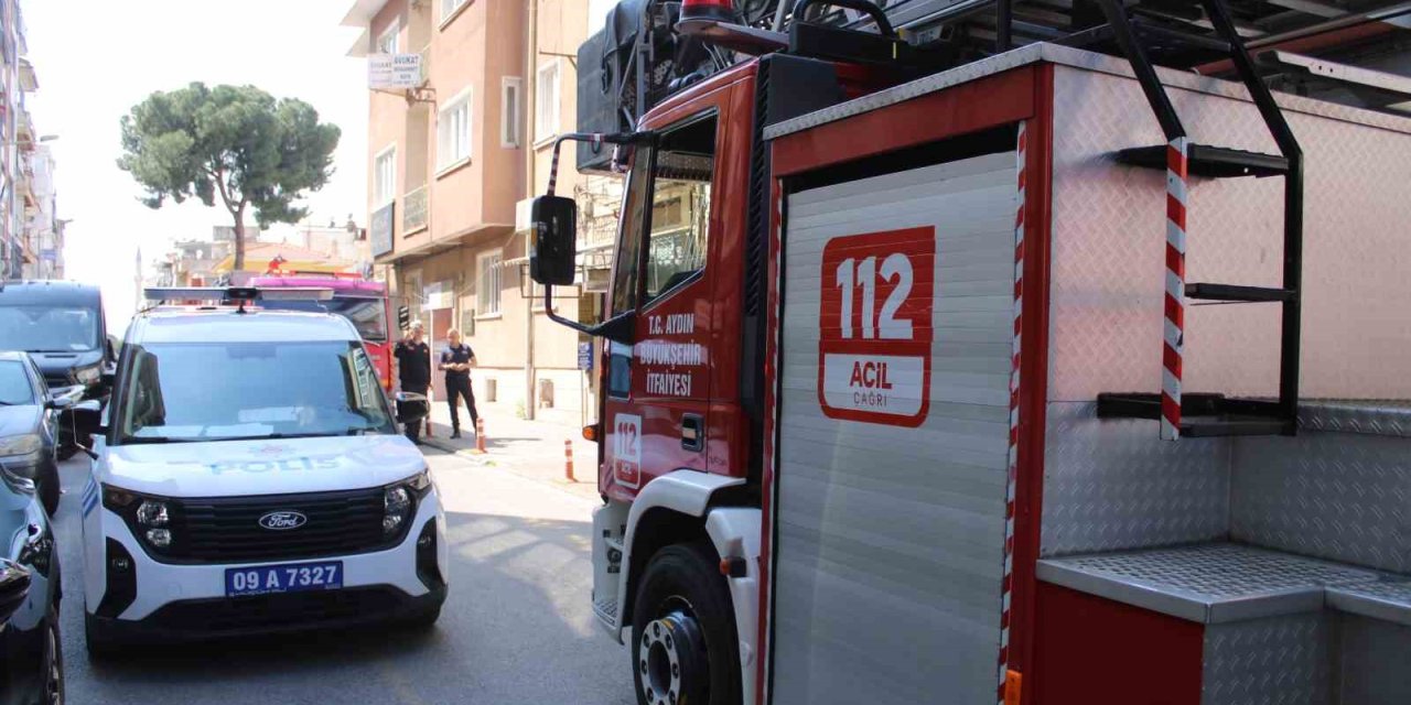 Çatıda yaktığı kablo ekipleri harekete geçirdi