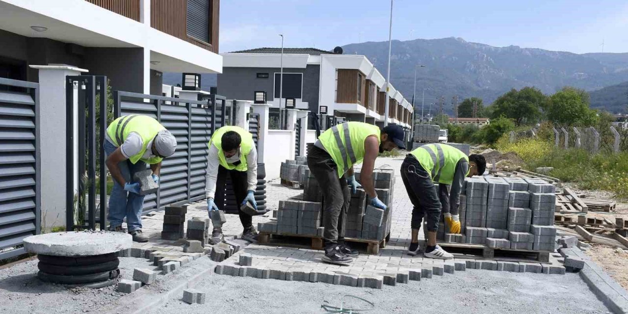 Kuşadası Belediyesi’nden Davutlar Mahallesi’ne kesintisiz hizmet