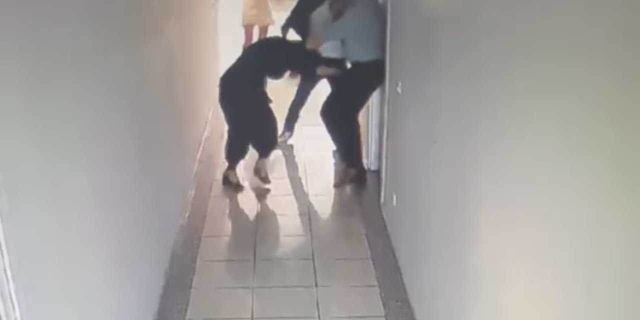 İş adamı kardeşlerin kavgasında çalışan ayağından vuruldu, o anlar kamerada