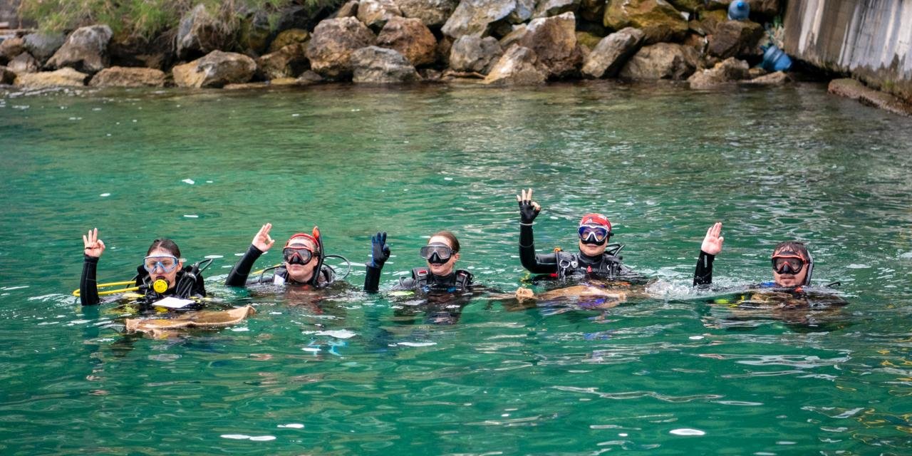 Kuşadası’nda Dünya Günü’nde 200 kilogram atık toplandı