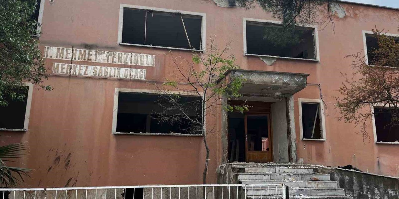 Buldan’da depreme dayanıksız sağlık ocağında yıkım başladı