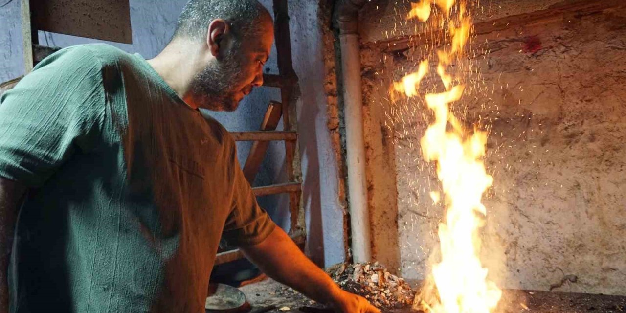 Üç kuşaktır aynı ocağın başında: Kalaycı  ailesi mesleğin geleceğinden endişeli