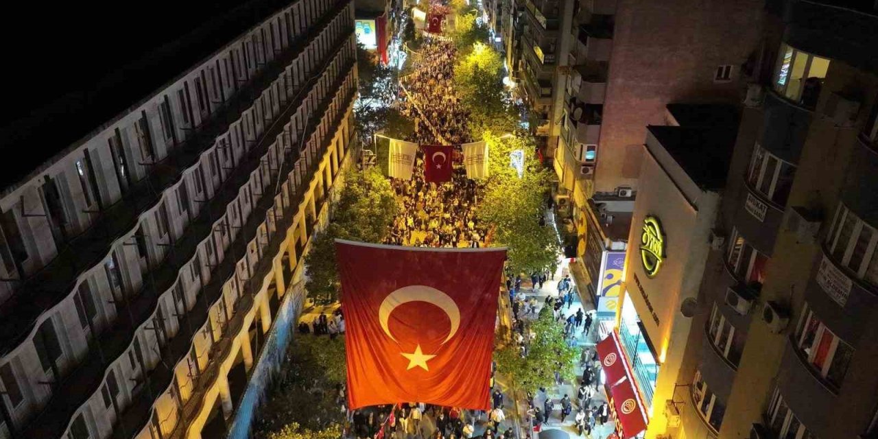 Mesir Fener Alayı şölene dönüştü