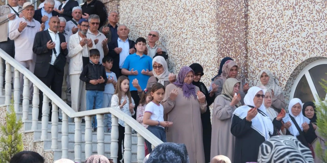 Hacı adayları dualarla kutsal topraklara uğurlandı