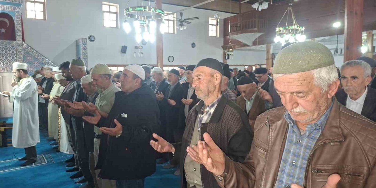 Emet’teki geneleksel yağmur duası yeterli yağış sebebi ile bu yıl şükür duası oldu