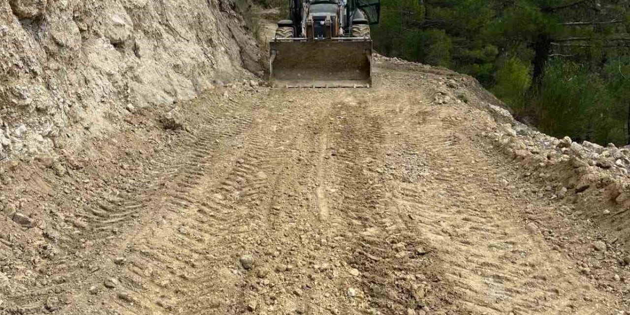 Çameli Belediyesi’nden arazi yollarında yoğun mesai