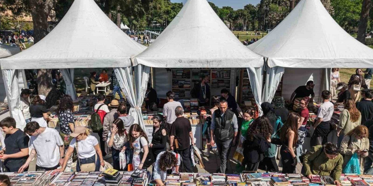 Edebiyatın kalbi İzmir Kültürpark’ta attı