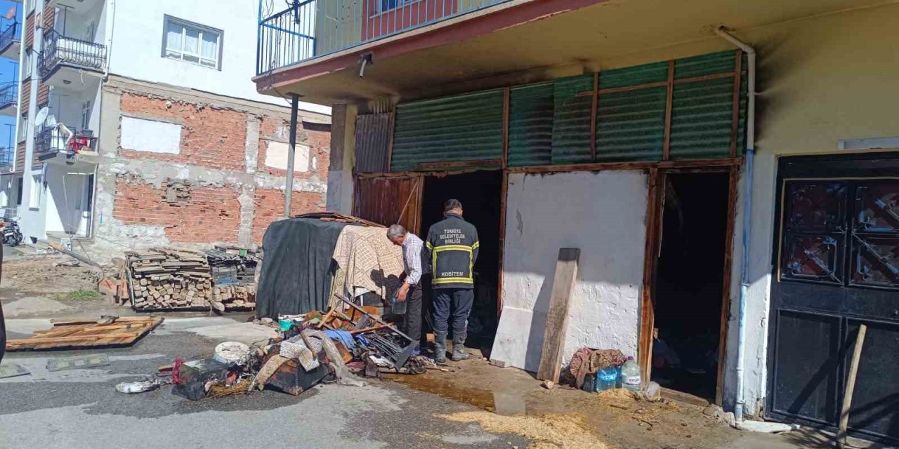 Depoda çıkan yangın büyümeden söndürüldü