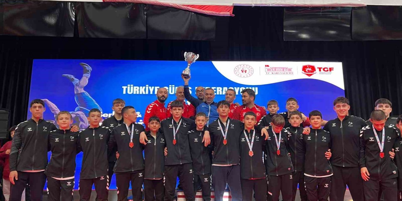 Denizlili güreşçiler Türkiye şampiyonu