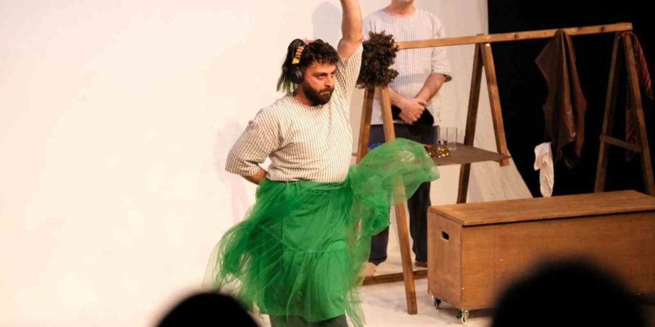 Bodrum’da perde "Cambazın cenazesi" ile kapanıyor