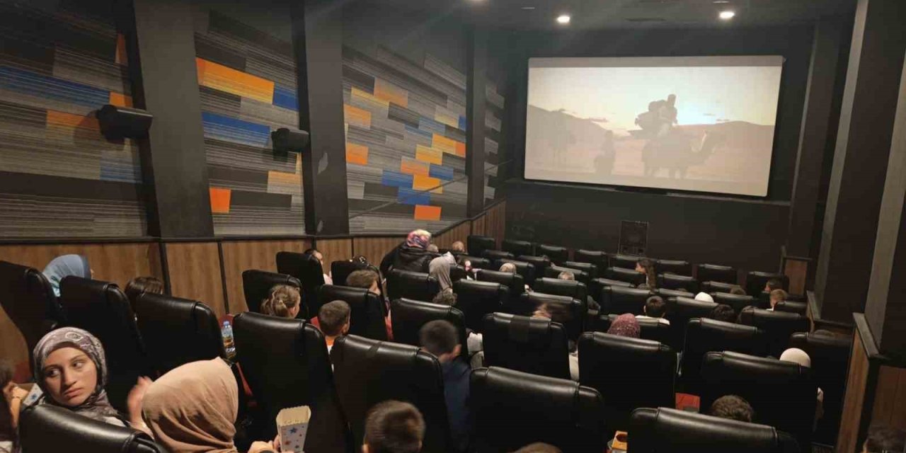 Köyceğizli gençler, sinemada "571: Rahmet Peygamberi Hz. Muhammed" filmini izledi