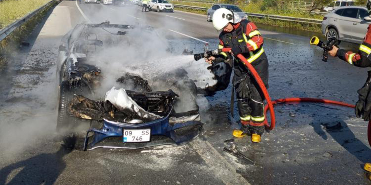 Aydın-İzmir otoyolu’nda korkutan yangın: Otomobil küle döndü
