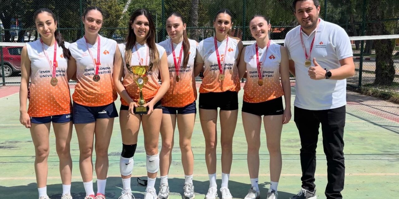 İzmir Ekonomi, denizde ve filede şampiyon