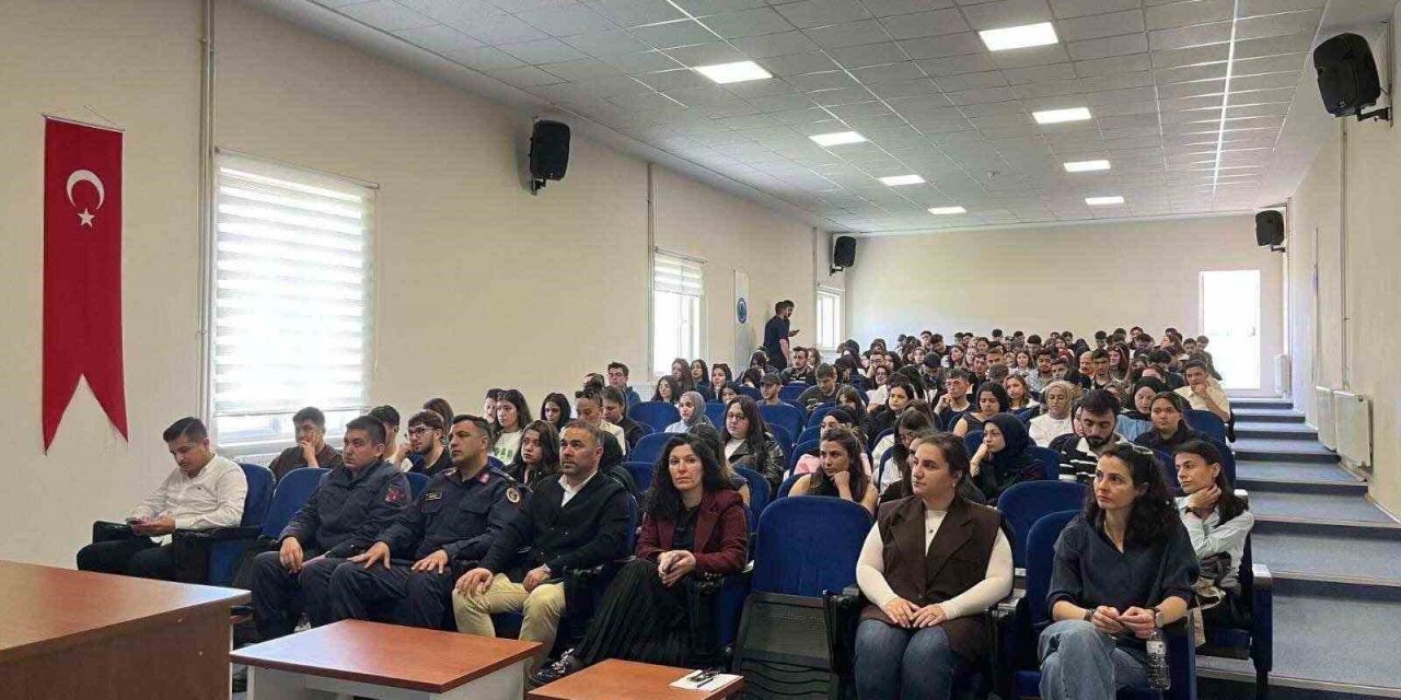 Öğrenci ve öğretmenlere bağımlılıkla mücadele eğitimi