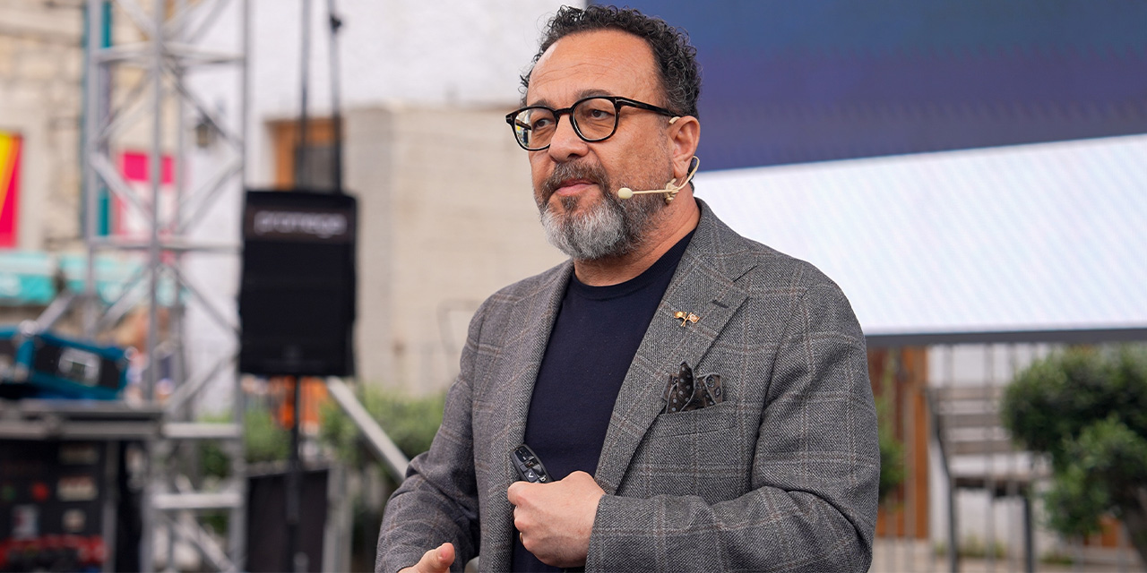 İlaçsız yaşam mümkün mü? Dr. Ümit Aktaş Alaçatı’da anlattı