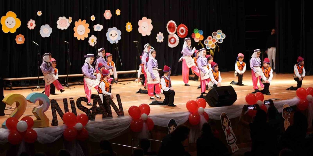 MTK Koleji 23 Nisan programını yoğun katılımla gerçekleştirdi