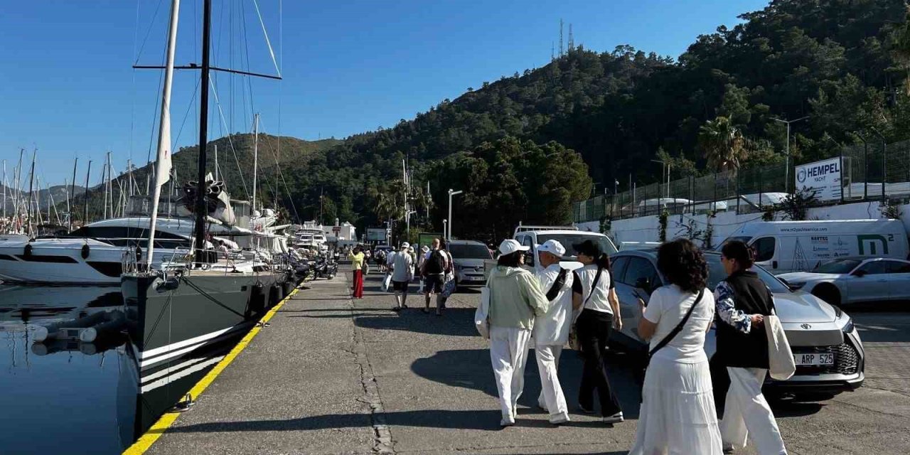 Dev yolcu gemisi Marmaris Limanı’na demirledi