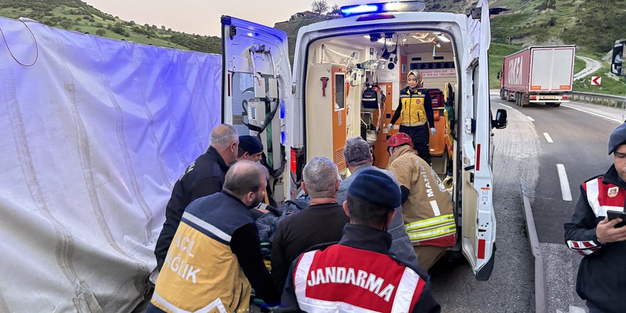 Kontrolden çıkan tır devrildi: 1 yaralı