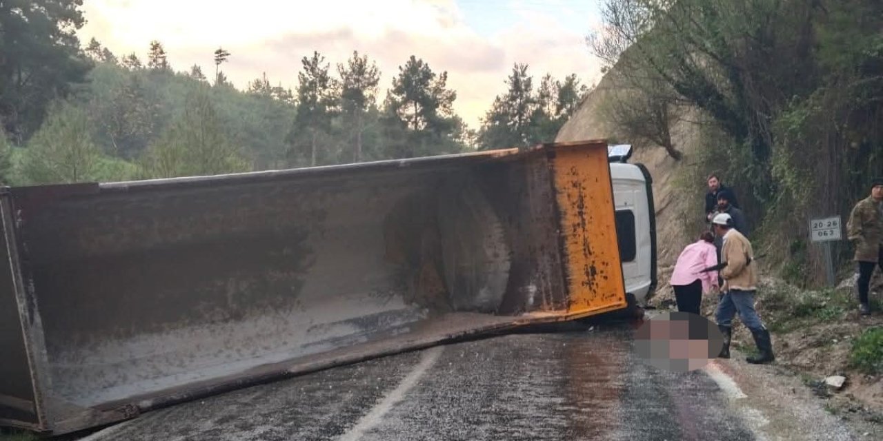 Denizli’de hafriyat kamyonu devrildi: 1 ölü