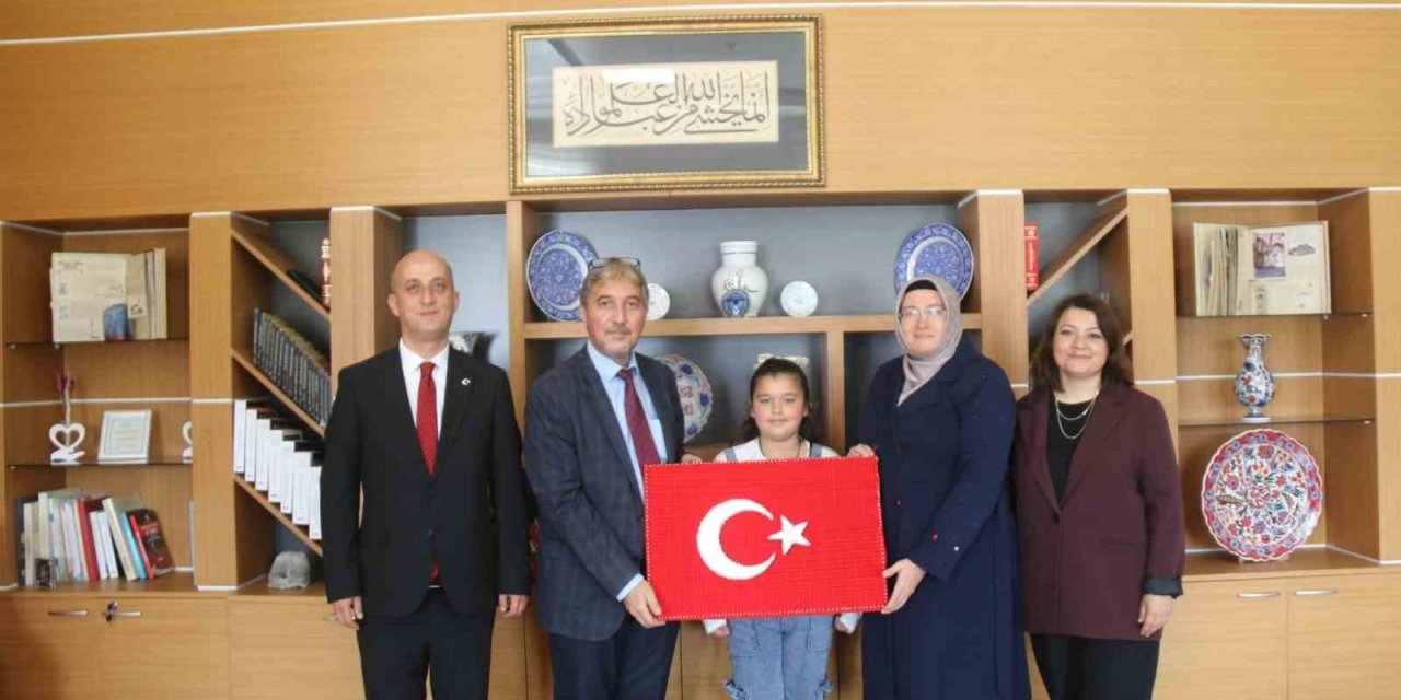 İl Milli Eğitim Müdürü Yılmaz Türkiye birincisi öğrenciyi tebrik etti