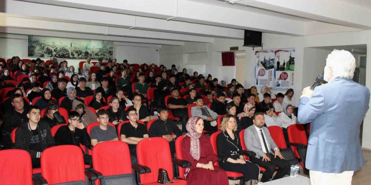 Altıntaş’ta öğrenci ve yazar buluşması