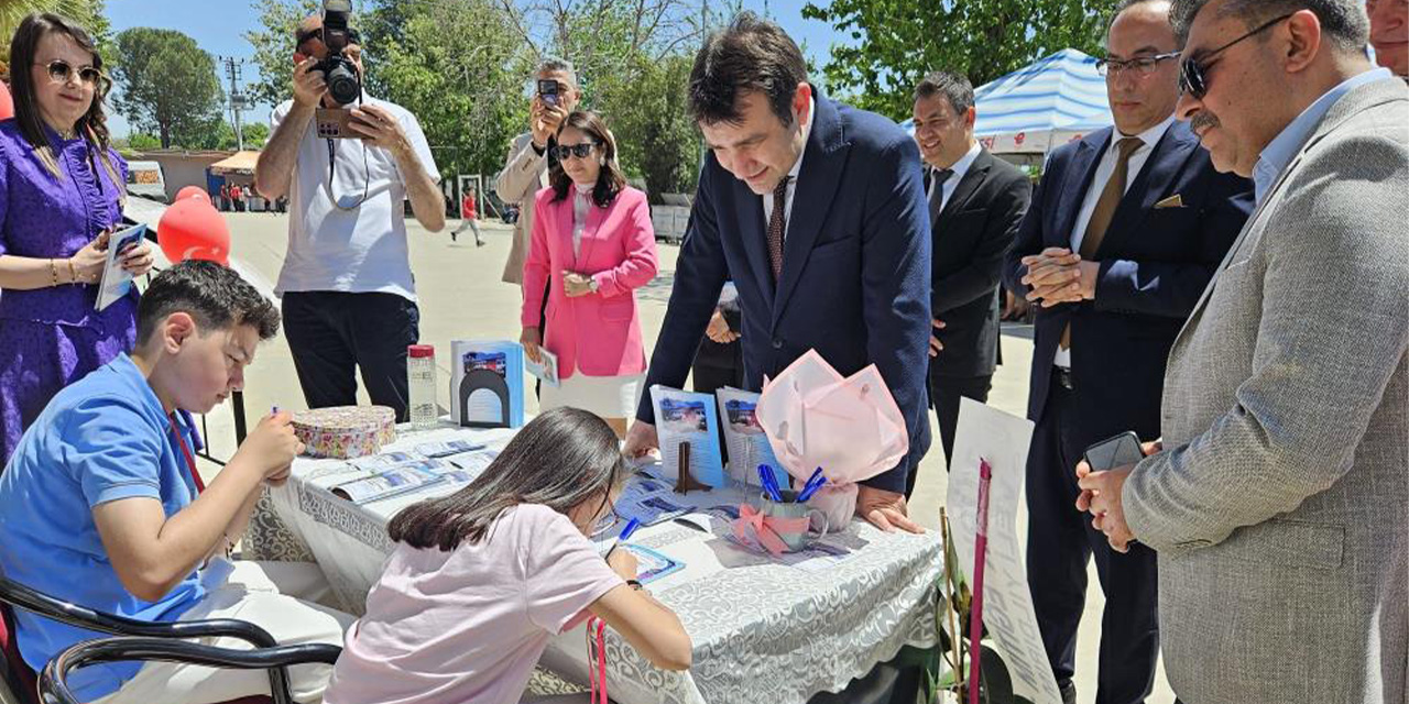 Minik yazarlardan büyük eser: “Sihirli Kalemler” okurlarla buluştu