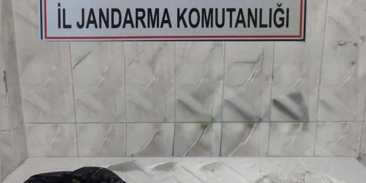 Durdurulan araçta uyuşturucu ve ruhsatsız silah ele geçirildi