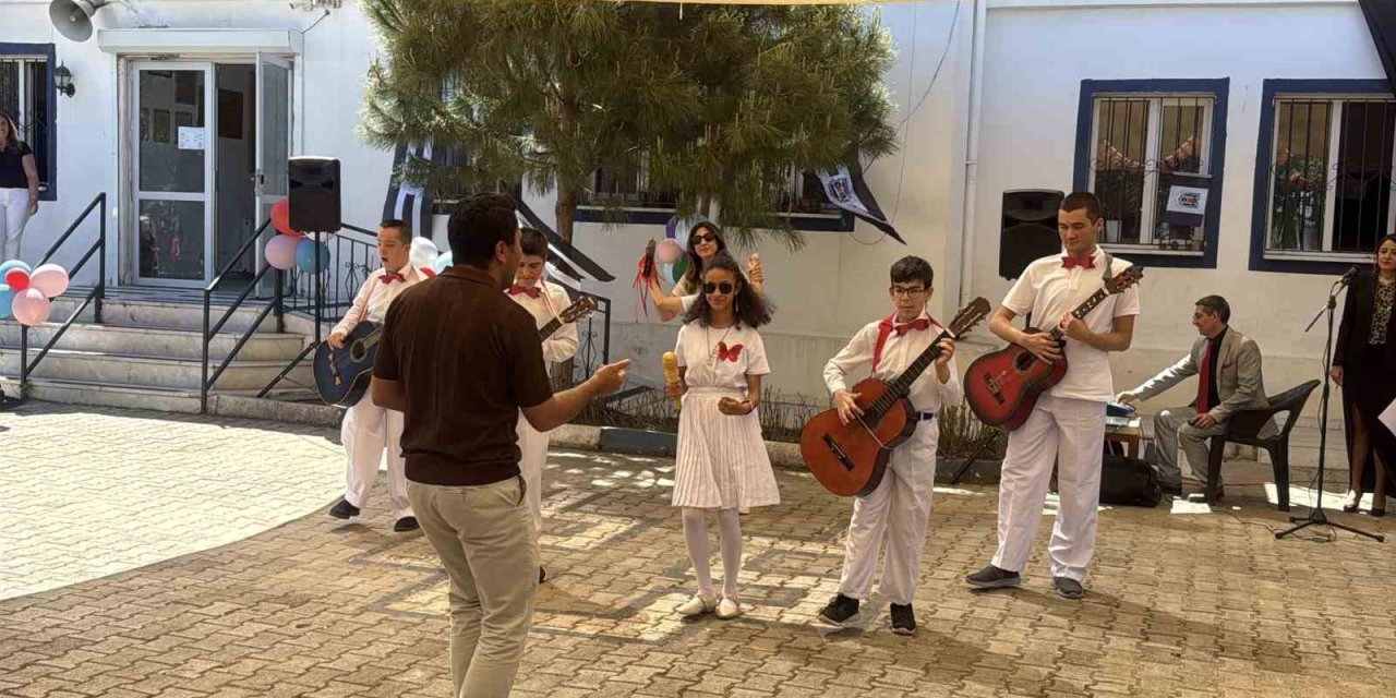 Bodrum’da özel öğrencilerden alkışlanan performans: "Hem vals yaptılar hem atölye açtılar"