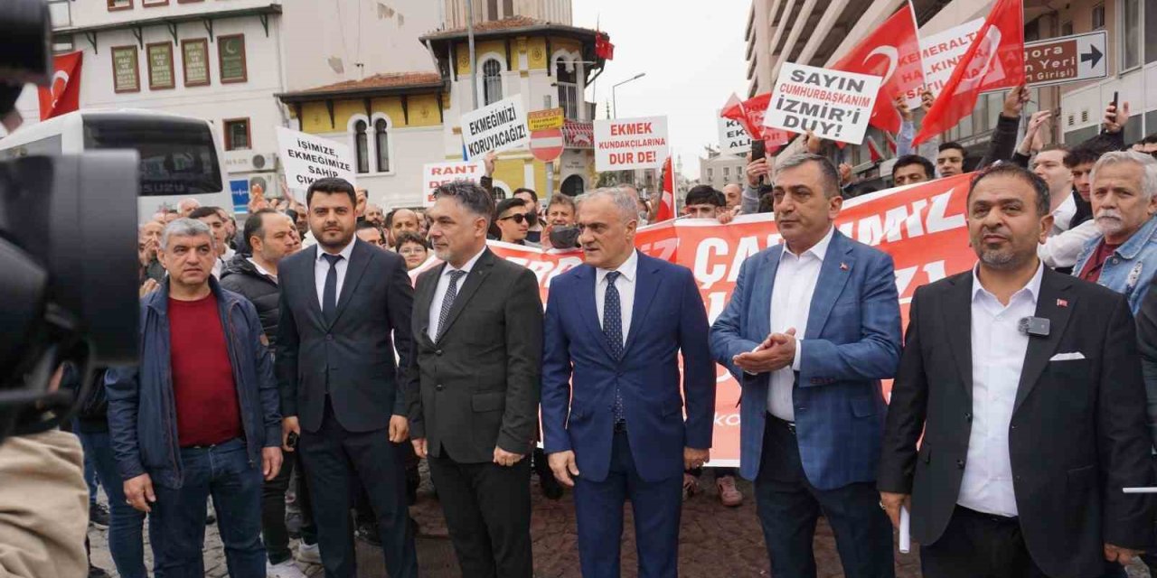 Kemeraltı esnafı, otopark sorununa çözüm için kepenk kapatıp yürüyüş düzenledi