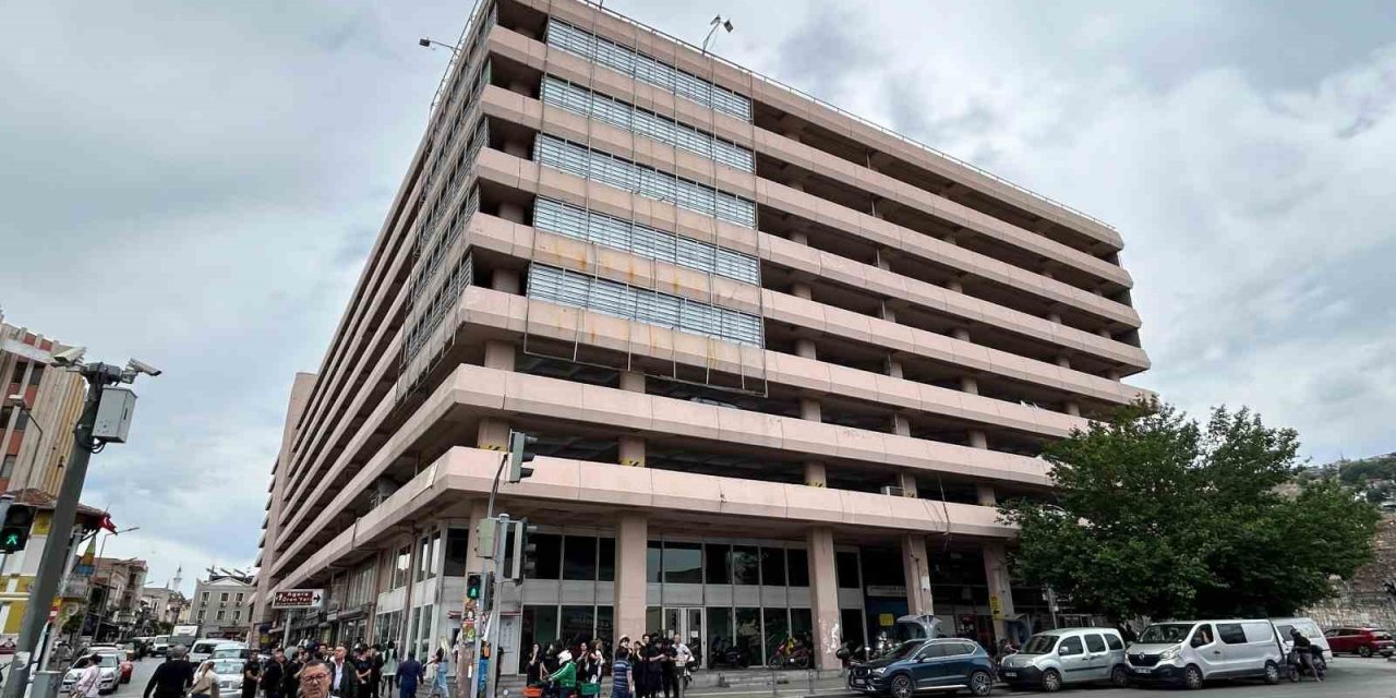 İzmir Büyükşehir: "Çankaya Otoparkı’nın kapatılması keyfi değil zorunlu"