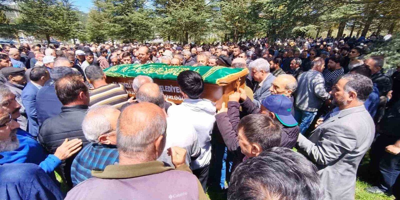 Kazada hayatını kaybeden kamyon sürücüsü son yolcuğuna uğurlandı