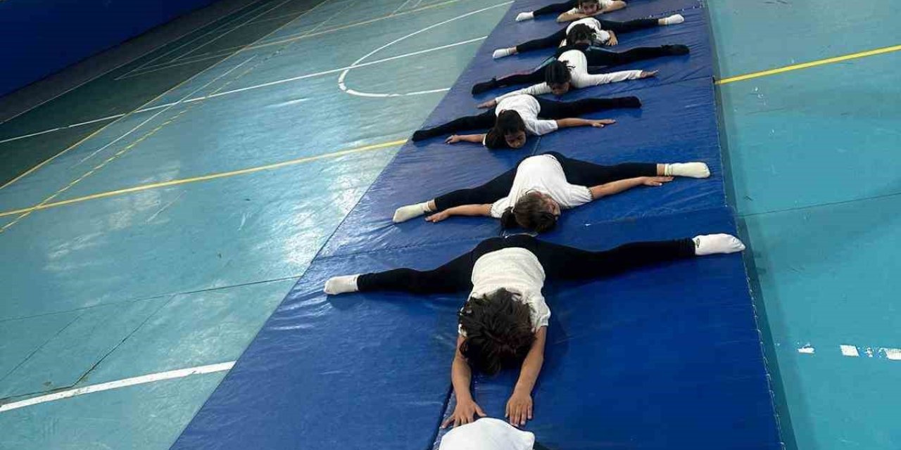 Geleceğin sporcuları antrenmanlarına devam ediyor