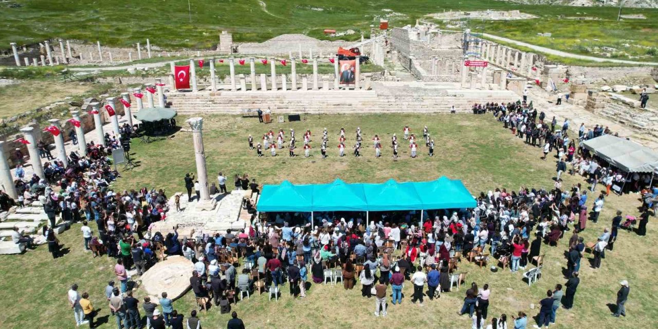 Tripolis Antik Kenti çocukların bayramına ev sahipliği yaptı
