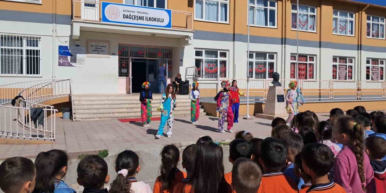 Tavşanlı Hayme Ana MTAL öğrencilerinden kardeş okullara bayram hediyesi