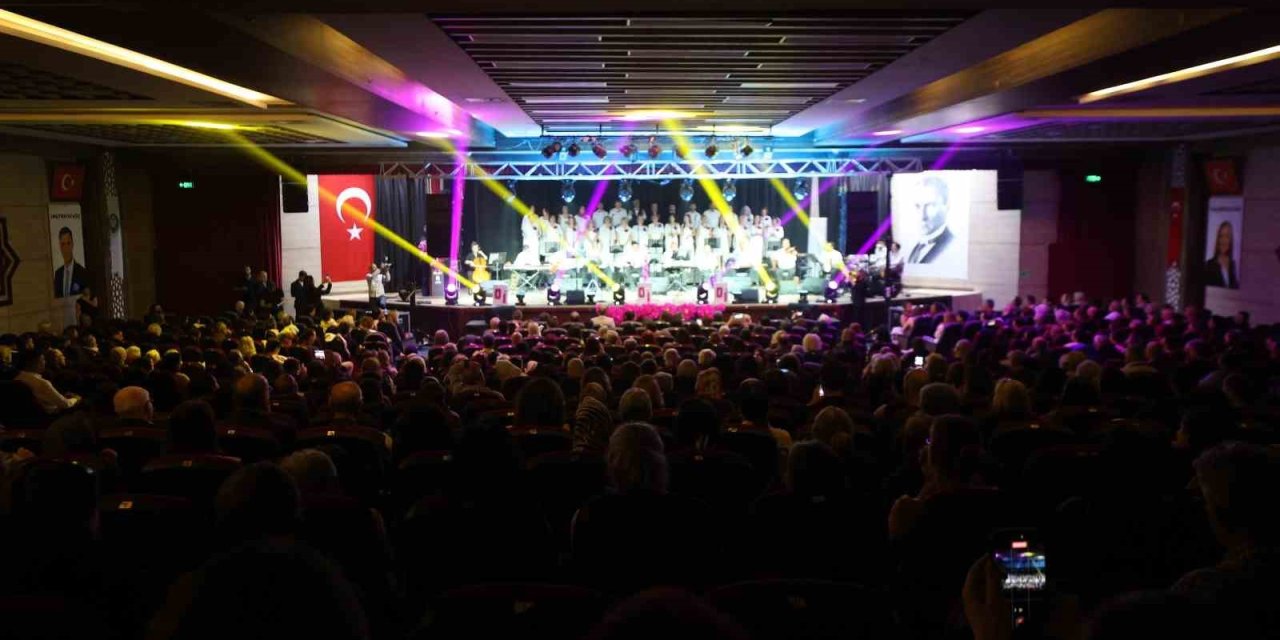 Yunusemre Türk Müziği Topluluğundan unutulmaz konser