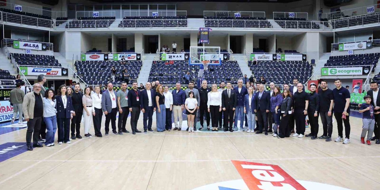 Merkezefendi Basketbol Takımı eğitime destek amacıyla parkeye çıktı