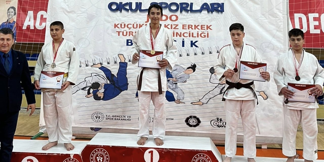 Manisalı Alp Türkiye Şampiyonu oldu