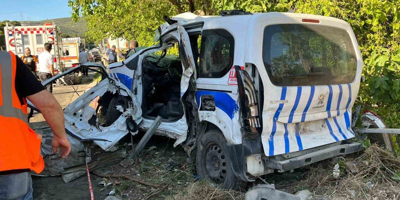 İzmir’de 1’i polis 3 kişinin hayatını kaybettiği kazada lojistik firmasının sahibi gözaltına alındı