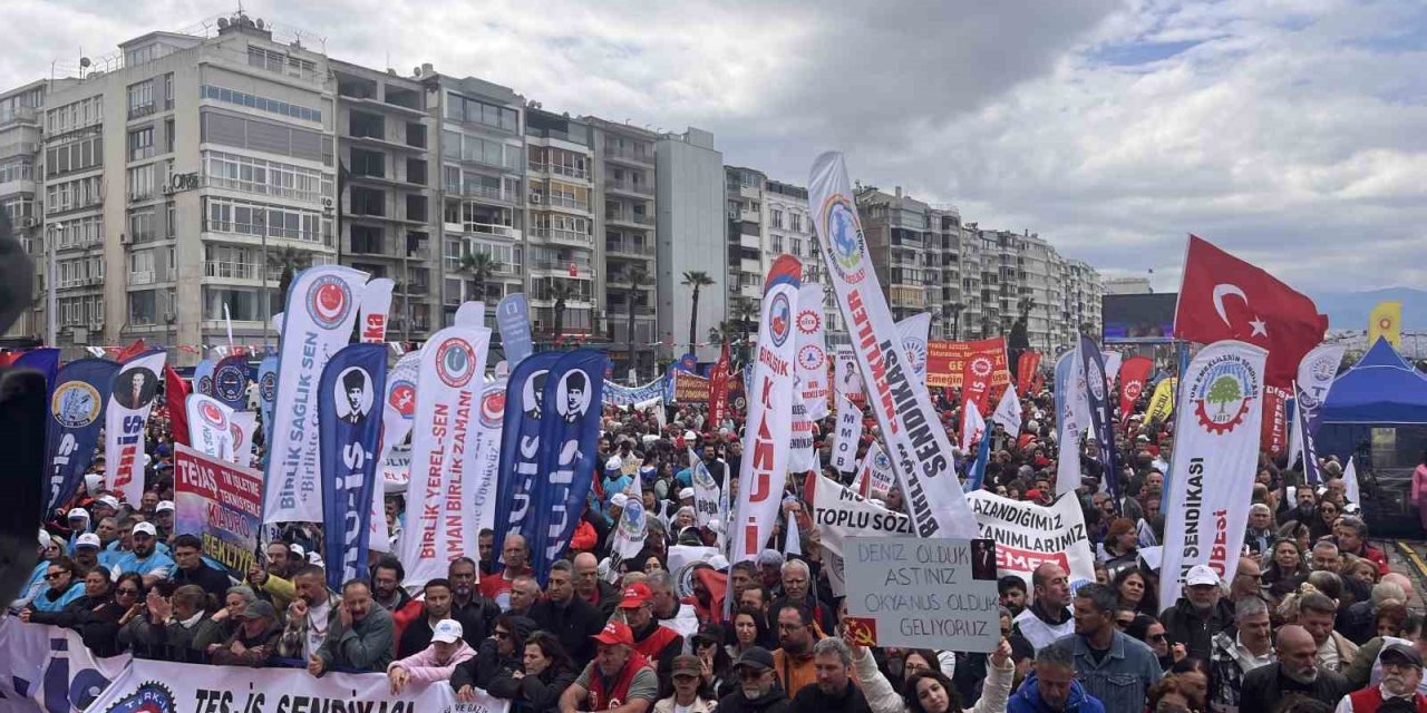İzmir’de 1 Mayıs coşkuyla kutlandı