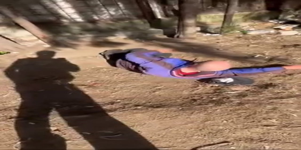 Sokakta uyuyan yaşlı adamın yüzüne tekme atıp paylaşan 2 şüpheli gözaltında