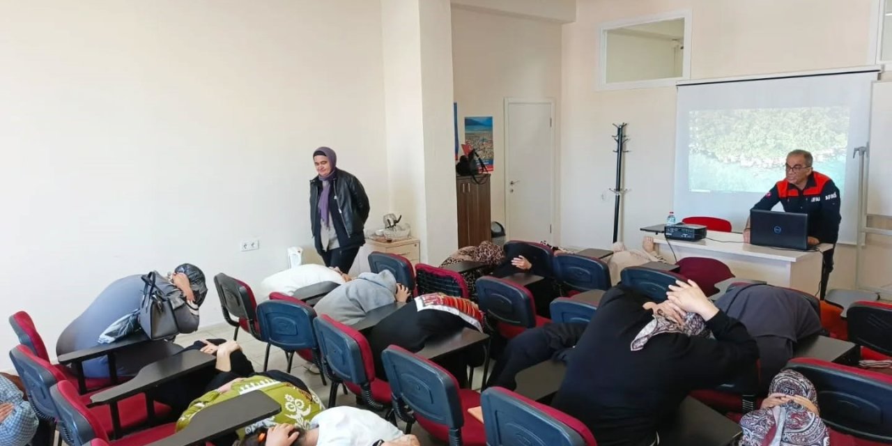 Aydın’da kursiyerler ve otel personeline afet eğitimi