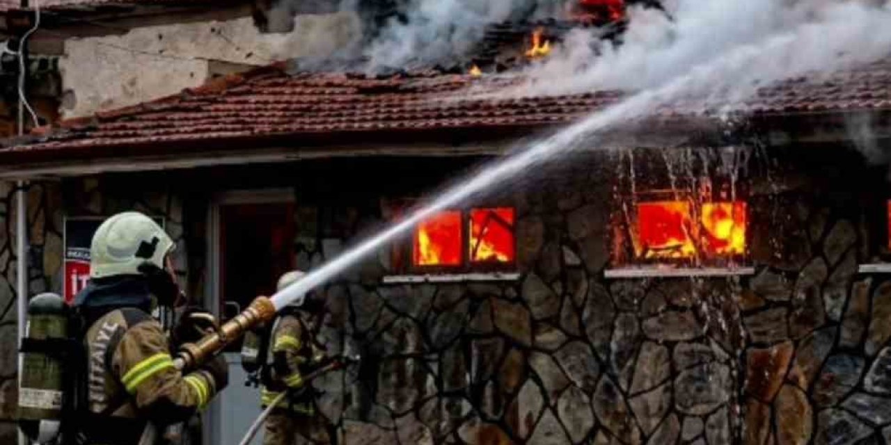 Kütahya’nın tarihi Ilıca Aslanlı Hamamı’nda yangın