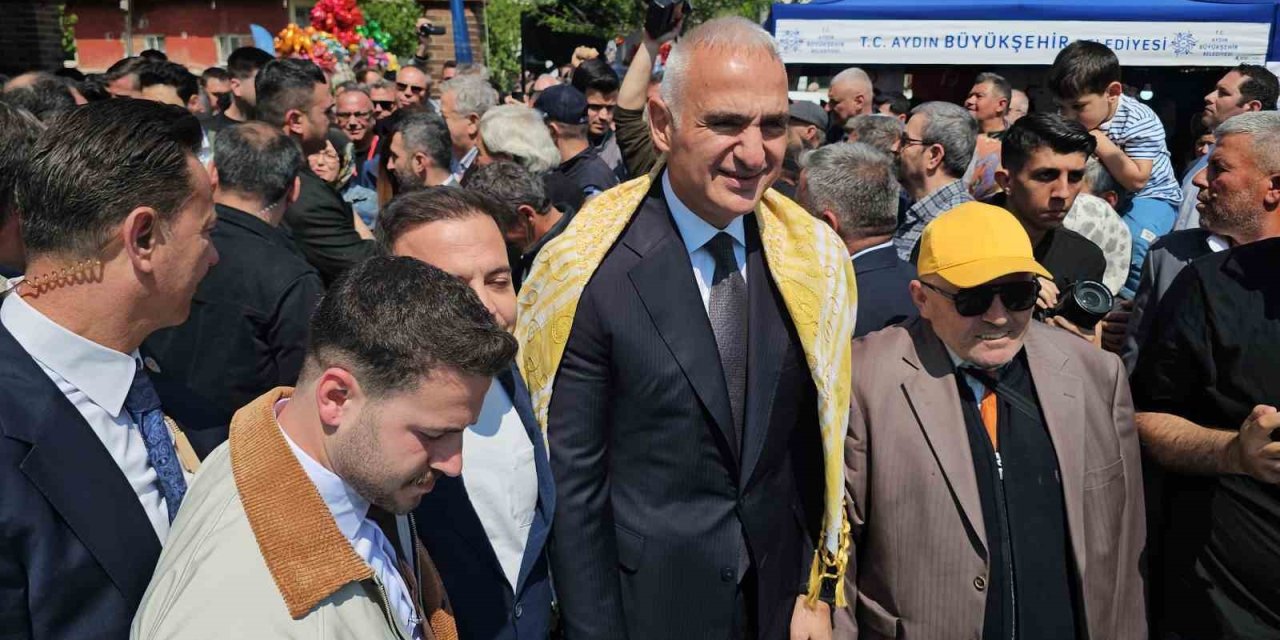 Bakan Ersoy Nazilli’de festival açılışına katıldı